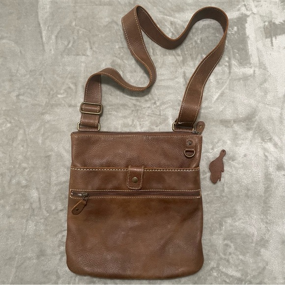 Roots Leather Crossbody Bag Neutral Tan Adjustable Strap Women’s Accessory - Picture 2 of 11